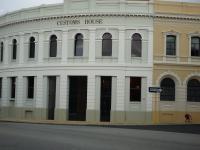 Customs House, Fremantle:Notice the skateboarder in the lower right.